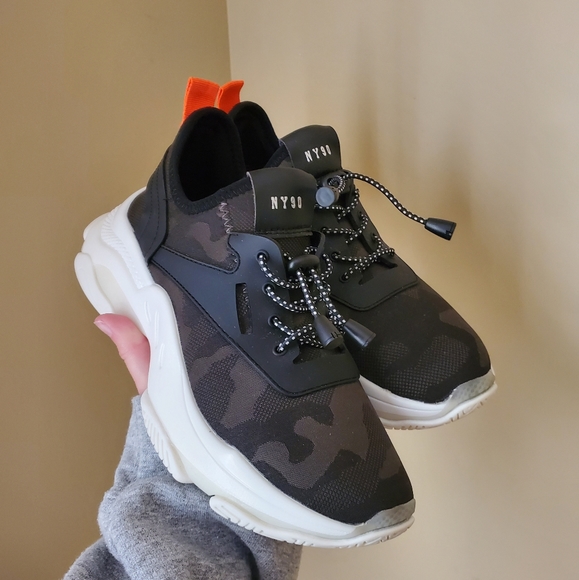 Steve Madden Shoes - STEVE MADDEN Myles Sneakers 6.5 NIB